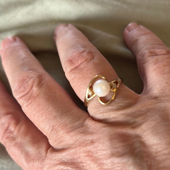 Jewelry - Pretty Gold Plated Ring With CZ And Freshwater Pearl